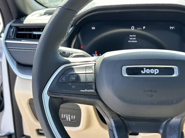 2025 Bright White Clearcoat Jeep Grand Cherokee Limited 4X4 SUV