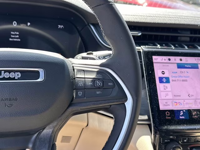 2025 Bright White Clearcoat Jeep Grand Cherokee Limited 4X4 SUV