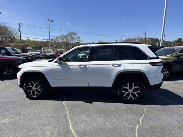 2025 Bright White Clearcoat Jeep Grand Cherokee Limited 4X4 SUV