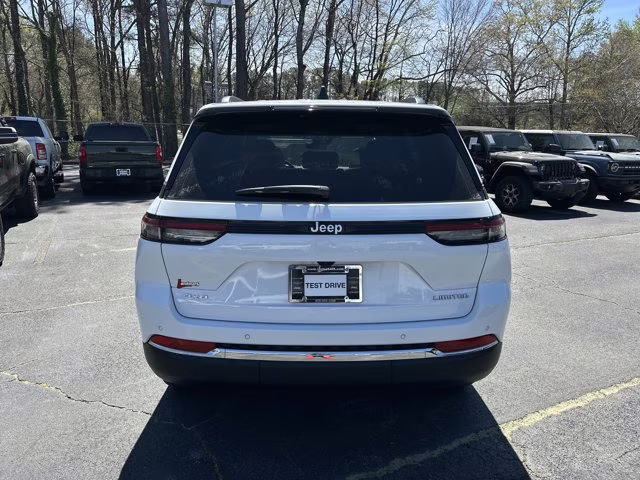 2025 Bright White Clearcoat Jeep Grand Cherokee Limited 4X4 SUV