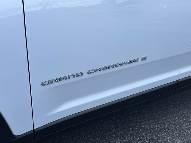 2026 Bright White Clearcoat Jeep Grand Cherokee Limited 4X4 SUV