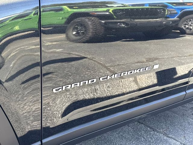 2026 Diamond Black Crystal Pearlcoat Jeep Grand Cherokee L Limited 4X4 SUV