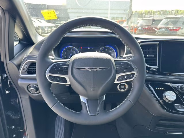 2026 Diamond Black Crystal Pearlcoat Chrysler Pacifica Select FWD Van