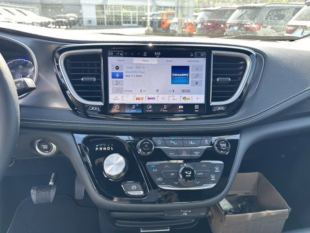 2026 Diamond Black Crystal Pearlcoat Chrysler Pacifica Select FWD Van