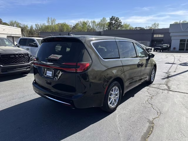 2026 Diamond Black Crystal Pearlcoat Chrysler Pacifica Select FWD Van