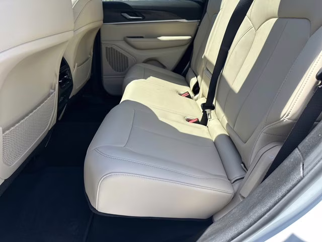 2025 Bright White Clearcoat Jeep Grand Cherokee Limited 4X4 SUV