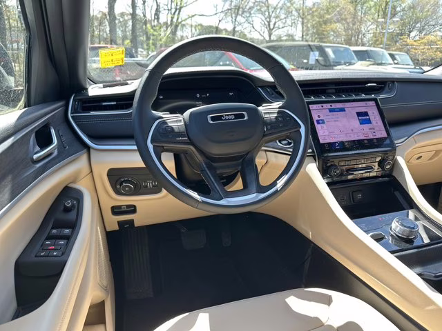 2025 Bright White Clearcoat Jeep Grand Cherokee Limited 4X4 SUV