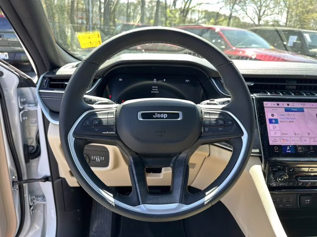 2025 Bright White Clearcoat Jeep Grand Cherokee Limited 4X4 SUV