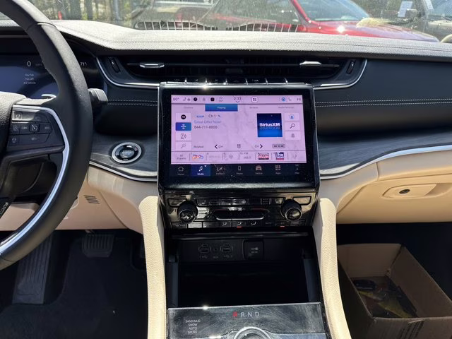 2025 Bright White Clearcoat Jeep Grand Cherokee Limited 4X4 SUV