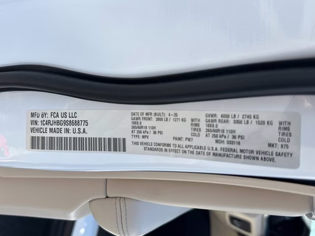 2025 Bright White Clearcoat Jeep Grand Cherokee Limited 4X4 SUV