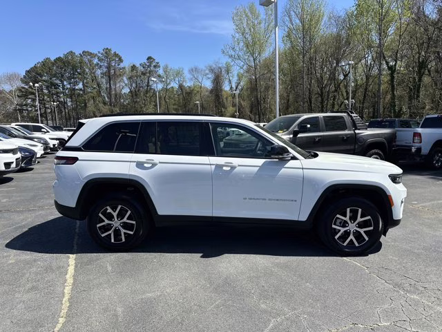 2025 Bright White Clearcoat Jeep Grand Cherokee Limited 4X4 SUV