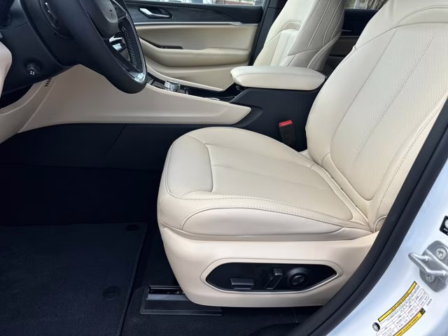 2026 Bright White Clearcoat Jeep Grand Cherokee Limited 4X4 SUV