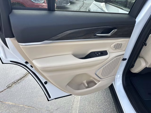 2026 Bright White Clearcoat Jeep Grand Cherokee Limited 4X4 SUV