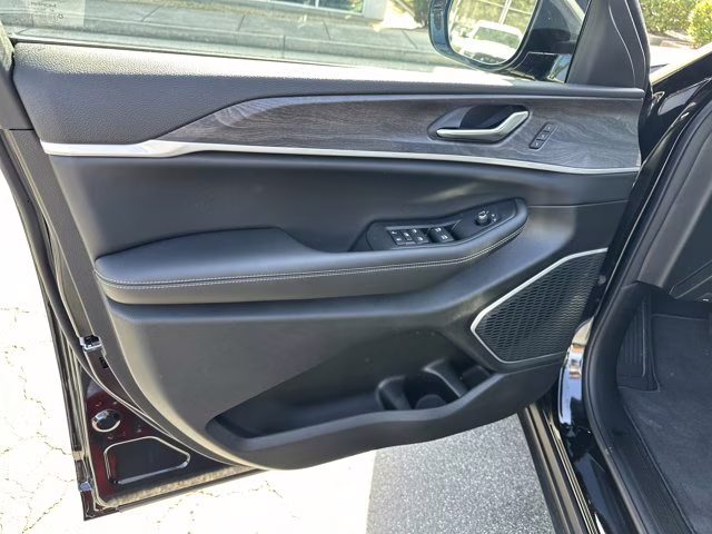 2026 Diamond Black Crystal Pearlcoat Jeep Grand Cherokee L Limited 4X4 SUV