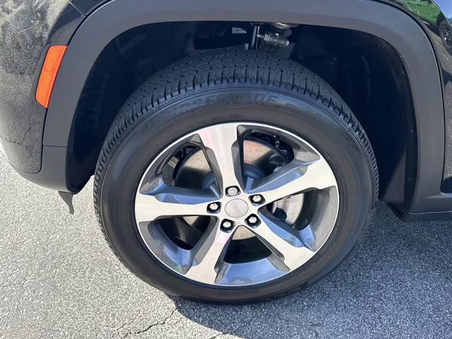 2026 Diamond Black Crystal Pearlcoat Jeep Grand Cherokee L Limited 4X4 SUV