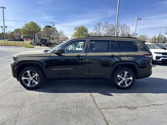 2026 Diamond Black Crystal Pearlcoat Jeep Grand Cherokee L Limited 4X4 SUV