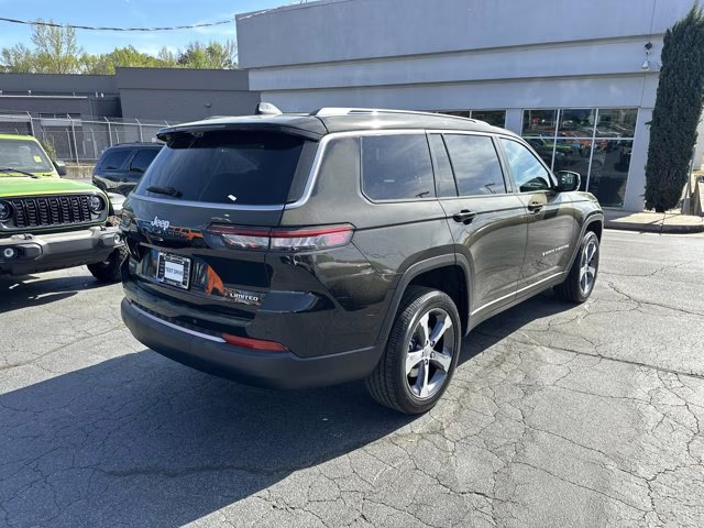 2026 Diamond Black Crystal Pearlcoat Jeep Grand Cherokee L Limited 4X4 SUV