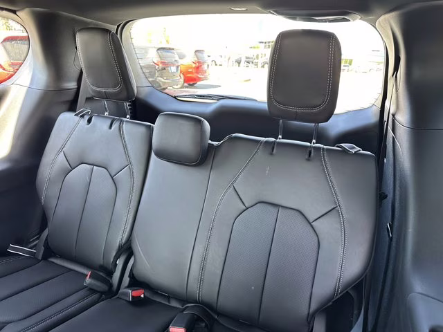 2026 Diamond Black Crystal Pearlcoat Chrysler Pacifica Select FWD Van