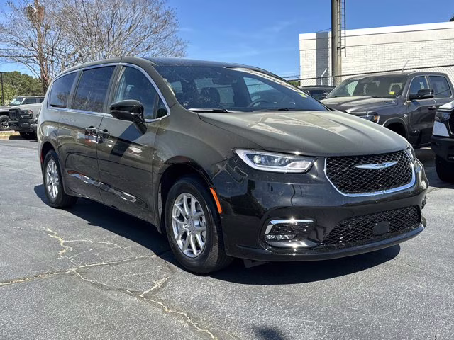 2026 Diamond Black Crystal Pearlcoat Chrysler Pacifica Select FWD Van