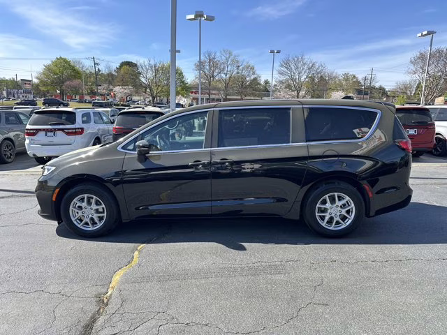 2026 Diamond Black Crystal Pearlcoat Chrysler Pacifica Select FWD Van