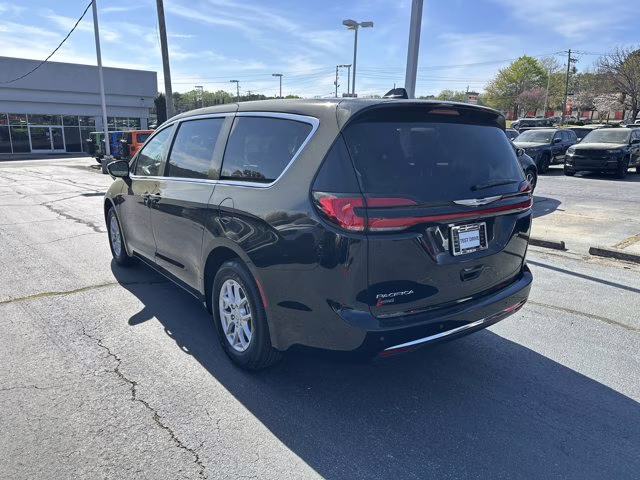 2026 Diamond Black Crystal Pearlcoat Chrysler Pacifica Select FWD Van
