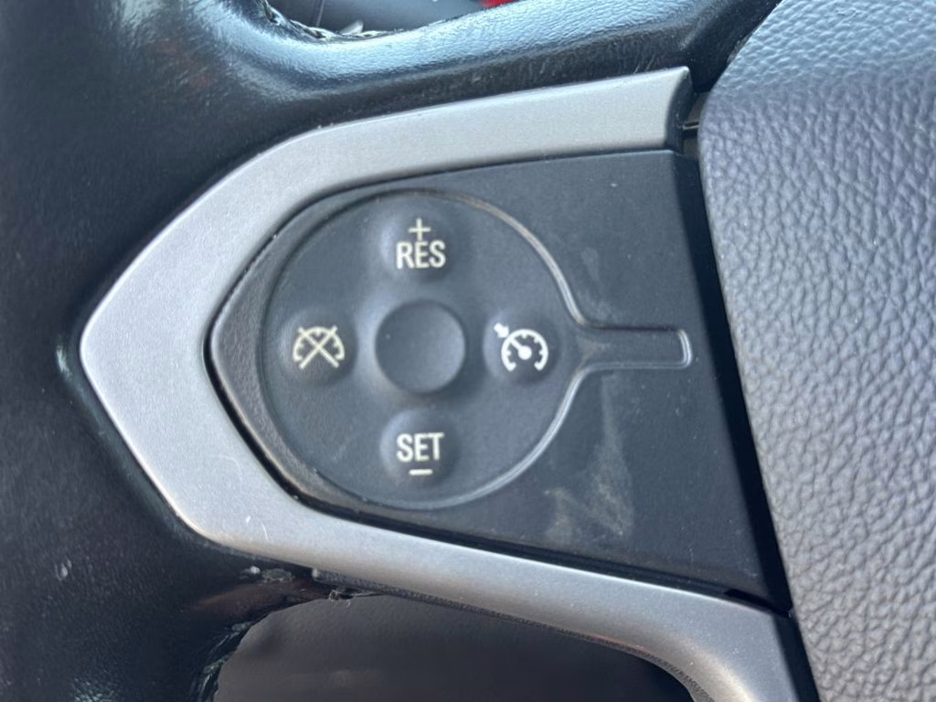 2021 Summit White Chevrolet Colorado LT RWD Truck