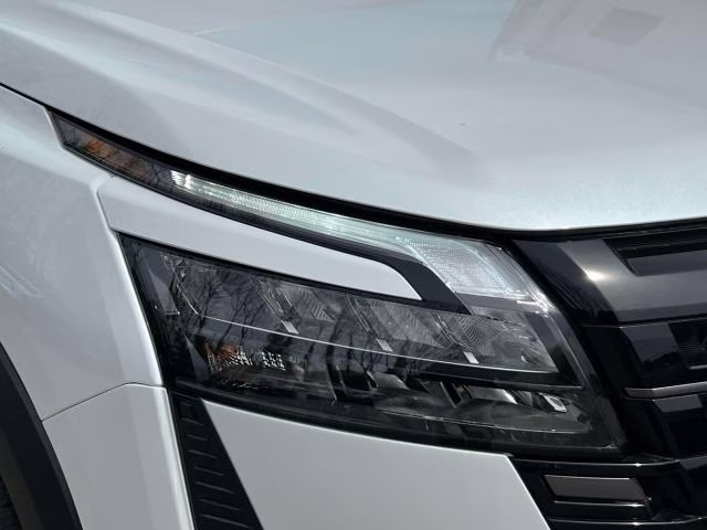 2026 White Nissan Pathfinder SV 4X4 SUV