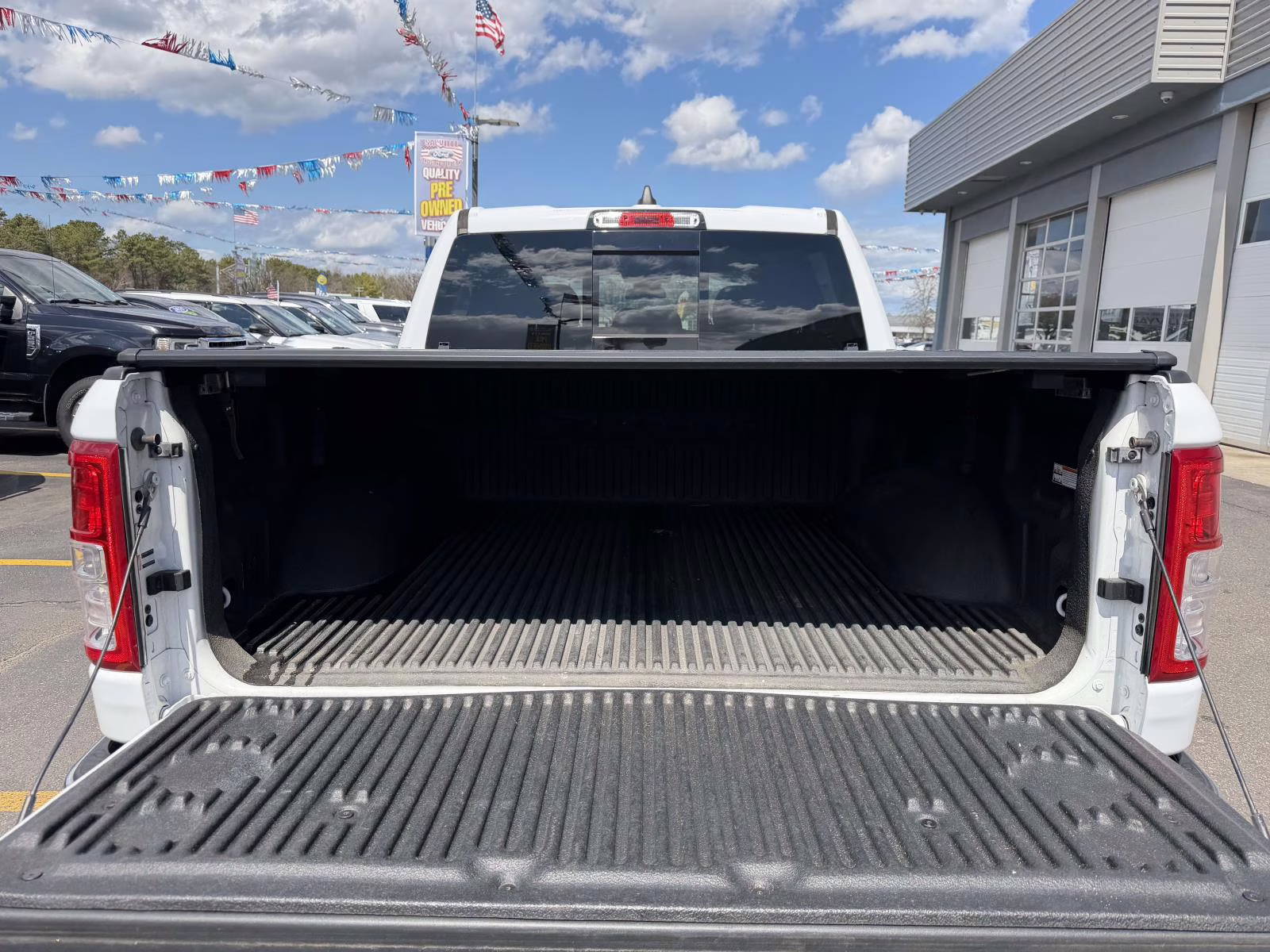 2020 White Ram 1500 Big Horn 4x4 Crew Cab 5'7 Box 4X4 Truck