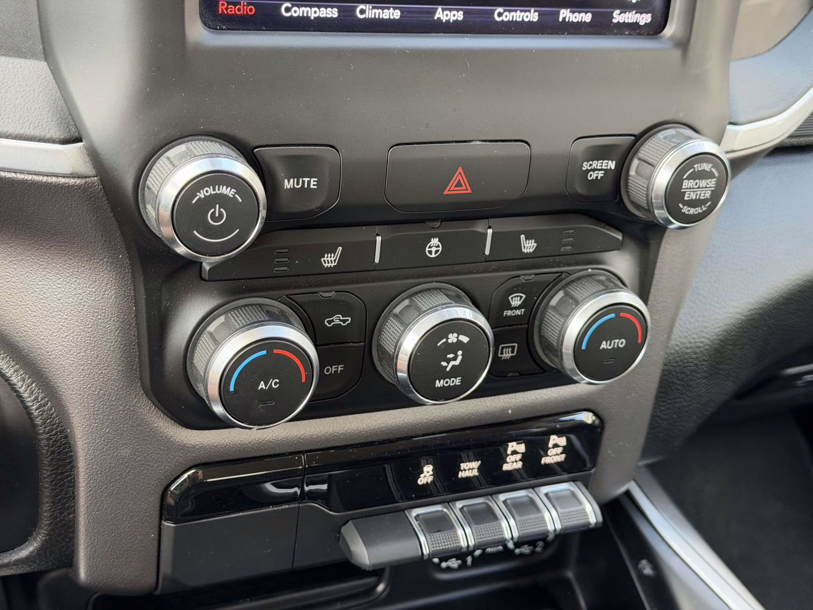 2020 White Ram 1500 Big Horn 4x4 Crew Cab 5'7 Box 4X4 Truck