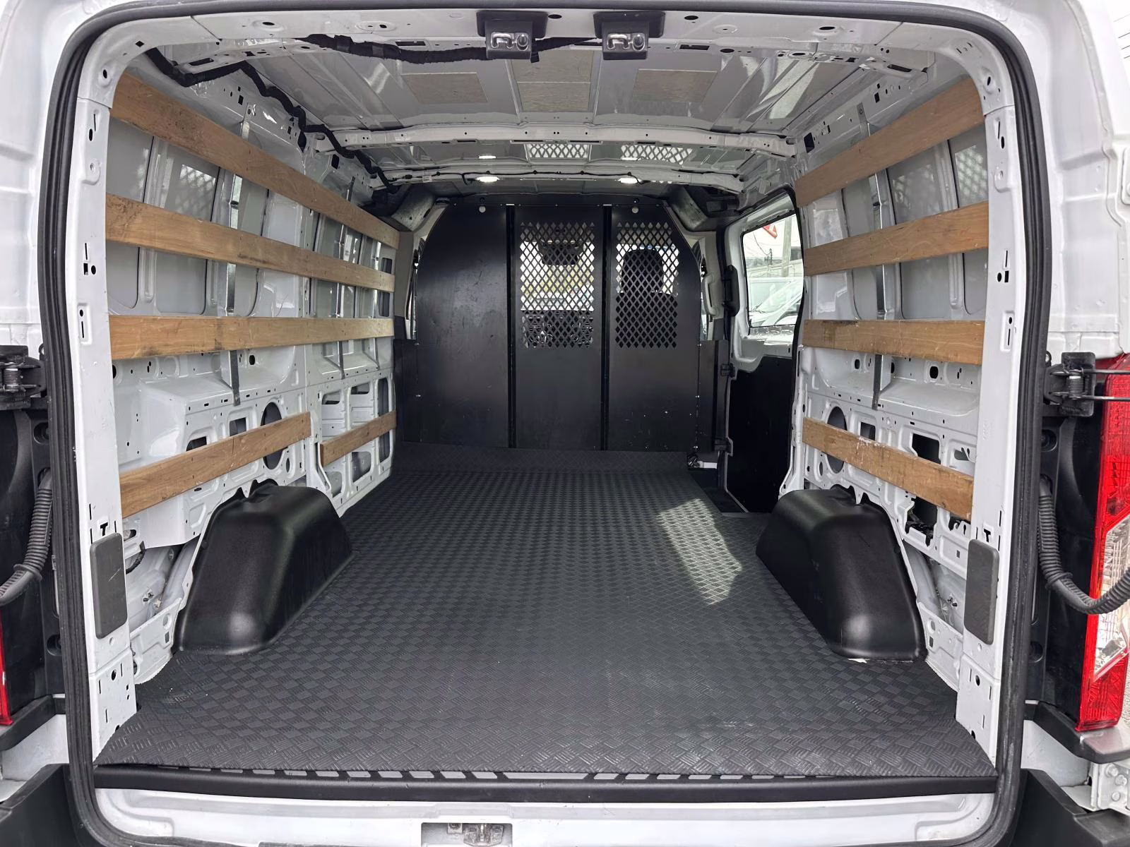 2024 Oxford White Ford Transit Cargo Van T-250 130 Low Rf 9070 GVWR RWD RWD Van