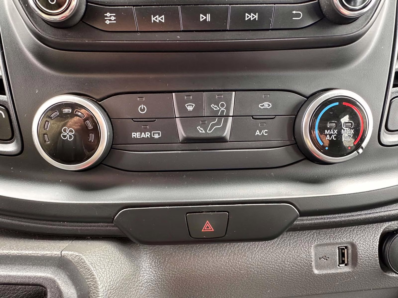 2024 Oxford White Ford Transit Cargo Van T-250 130 Low Rf 9070 GVWR RWD RWD Van