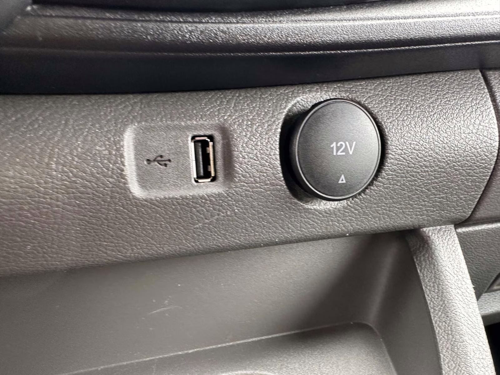 2024 Oxford White Ford Transit Cargo Van T-250 130 Low Rf 9070 GVWR RWD RWD Van