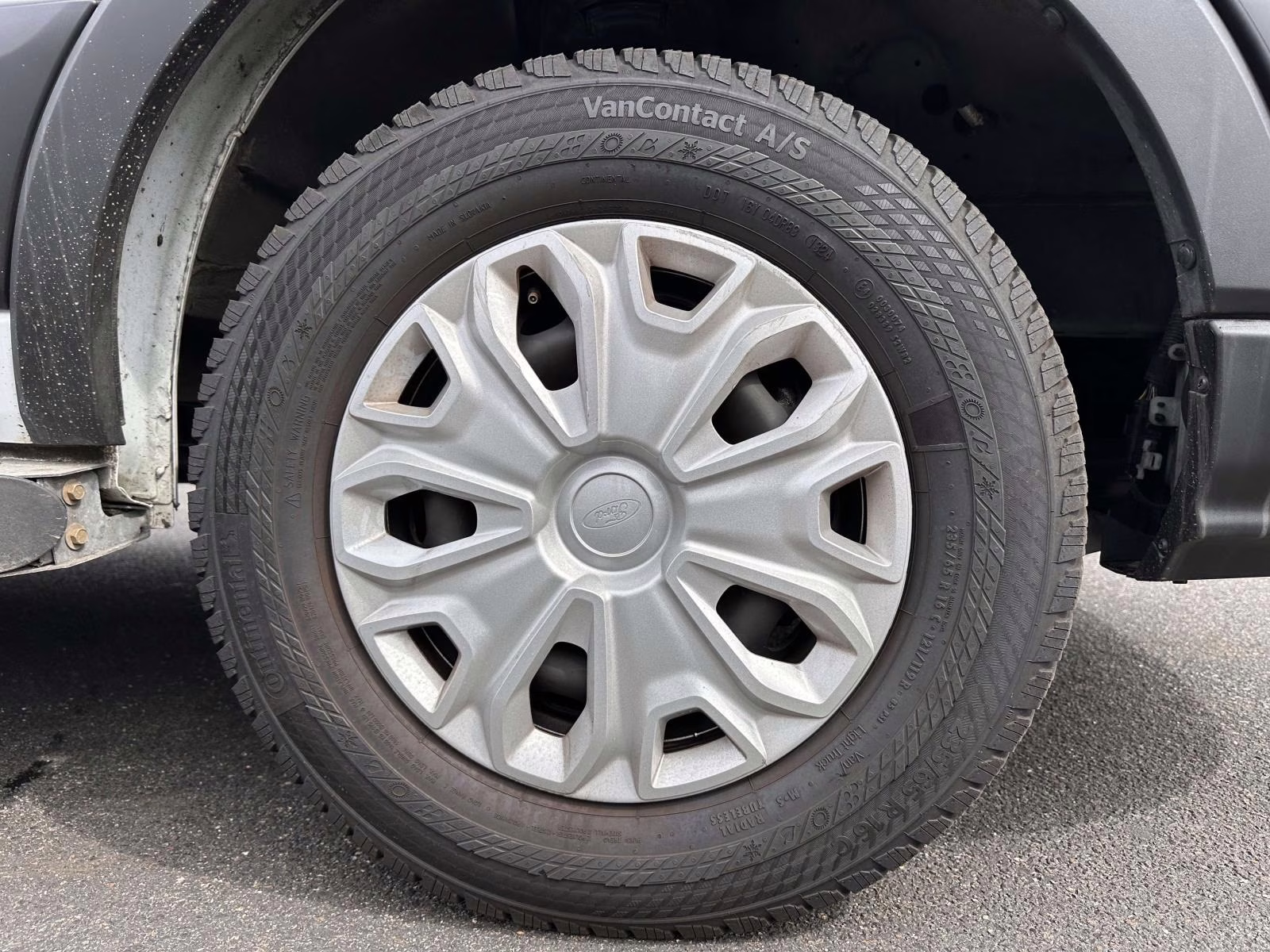 2024 Oxford White Ford Transit Cargo Van T-250 130 Low Rf 9070 GVWR RWD RWD Van