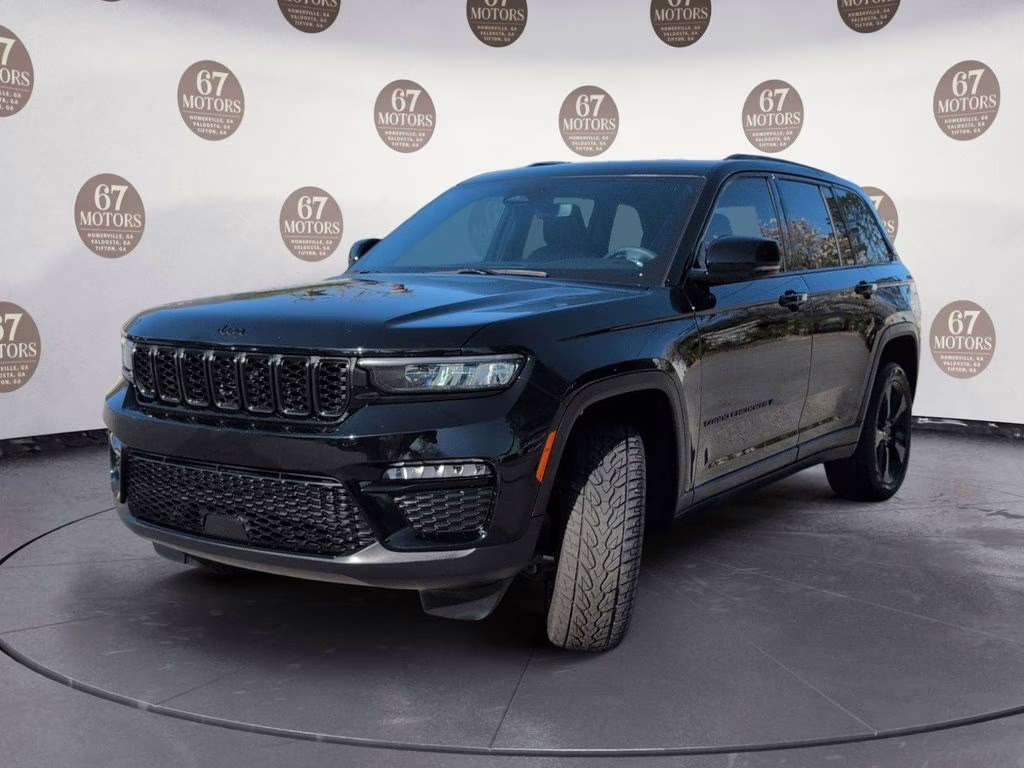 2024 Diamond Black Crystal Pearlcoat Jeep Grand Cherokee Limited RWD SUV