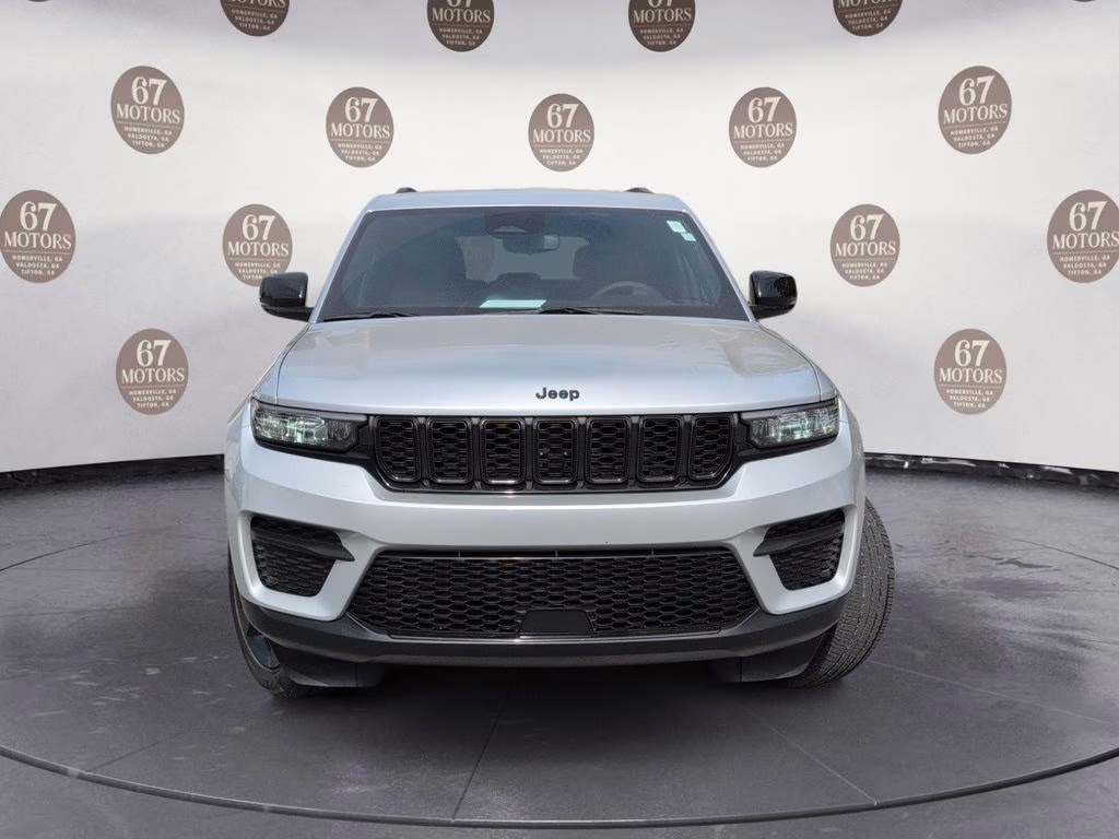 2023 Silver Zynith Jeep Grand Cherokee Altitude RWD SUV