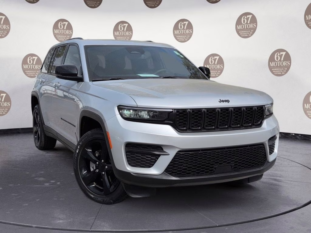2023 Silver Zynith Jeep Grand Cherokee Altitude RWD SUV