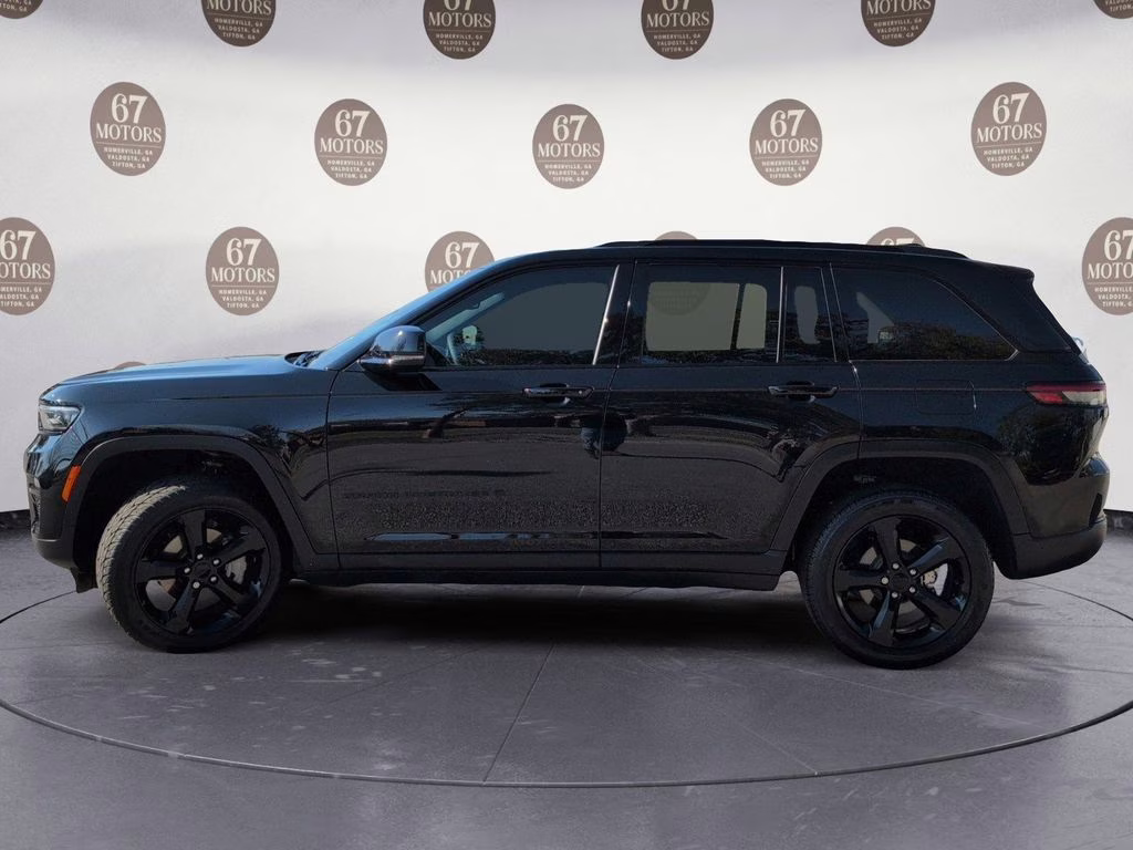 2024 Diamond Black Crystal Pearlcoat Jeep Grand Cherokee Limited RWD SUV