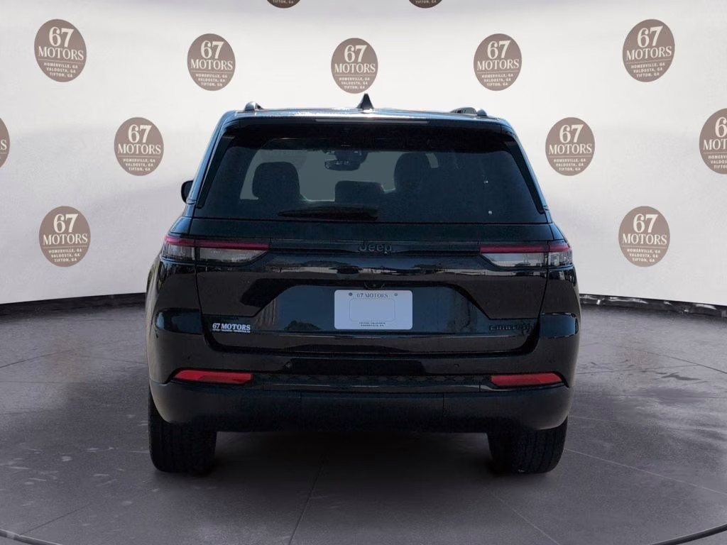 2024 Diamond Black Crystal Pearlcoat Jeep Grand Cherokee Limited RWD SUV