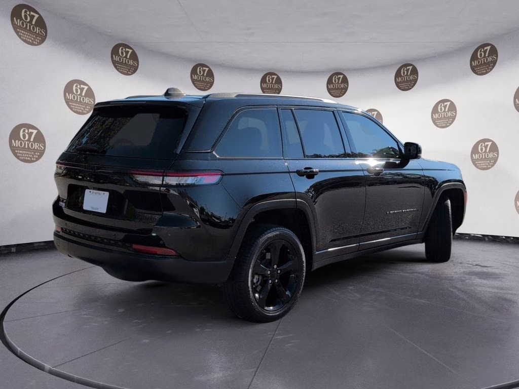 2024 Diamond Black Crystal Pearlcoat Jeep Grand Cherokee Limited RWD SUV