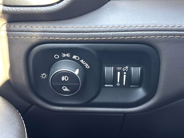 2025 Diamond Black Crystal Pearlcoat Ram 2500 Limited 4X4 Truck