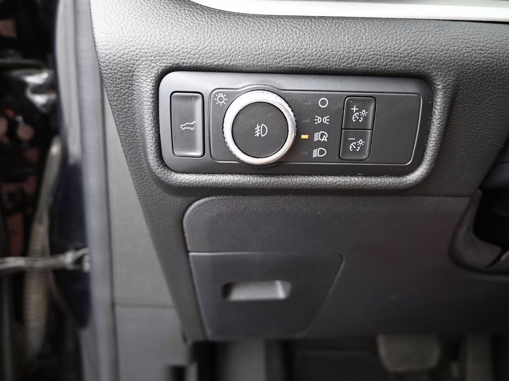 2022 Black Metallic Ford Explorer XLT RWD SUV