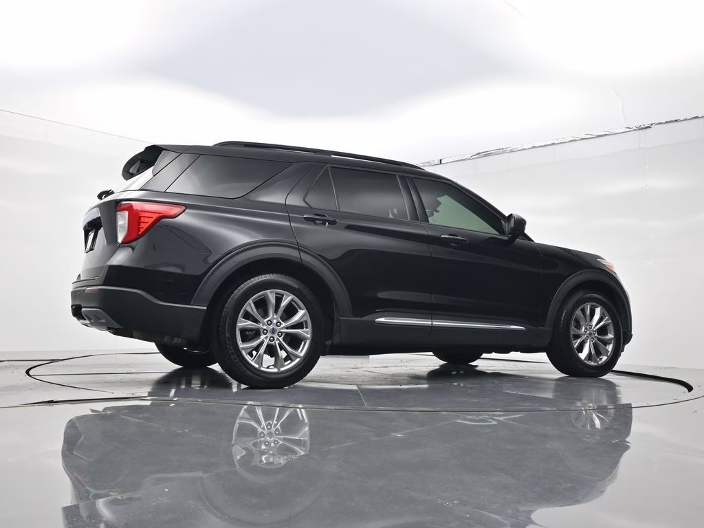 2022 Black Metallic Ford Explorer XLT RWD SUV