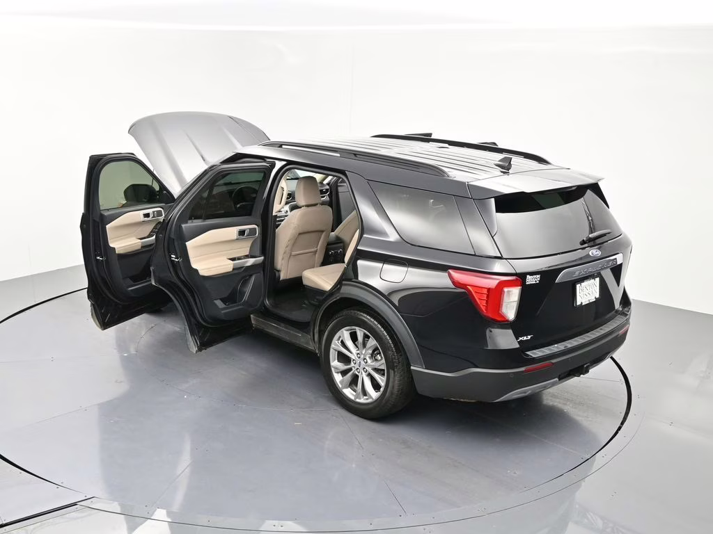 2022 Black Metallic Ford Explorer XLT RWD SUV