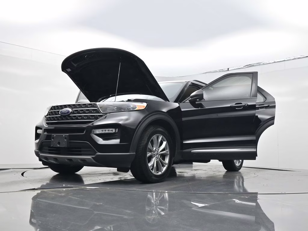 2022 Black Metallic Ford Explorer XLT RWD SUV
