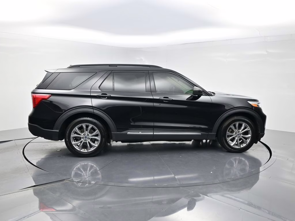 2022 Black Metallic Ford Explorer XLT RWD SUV