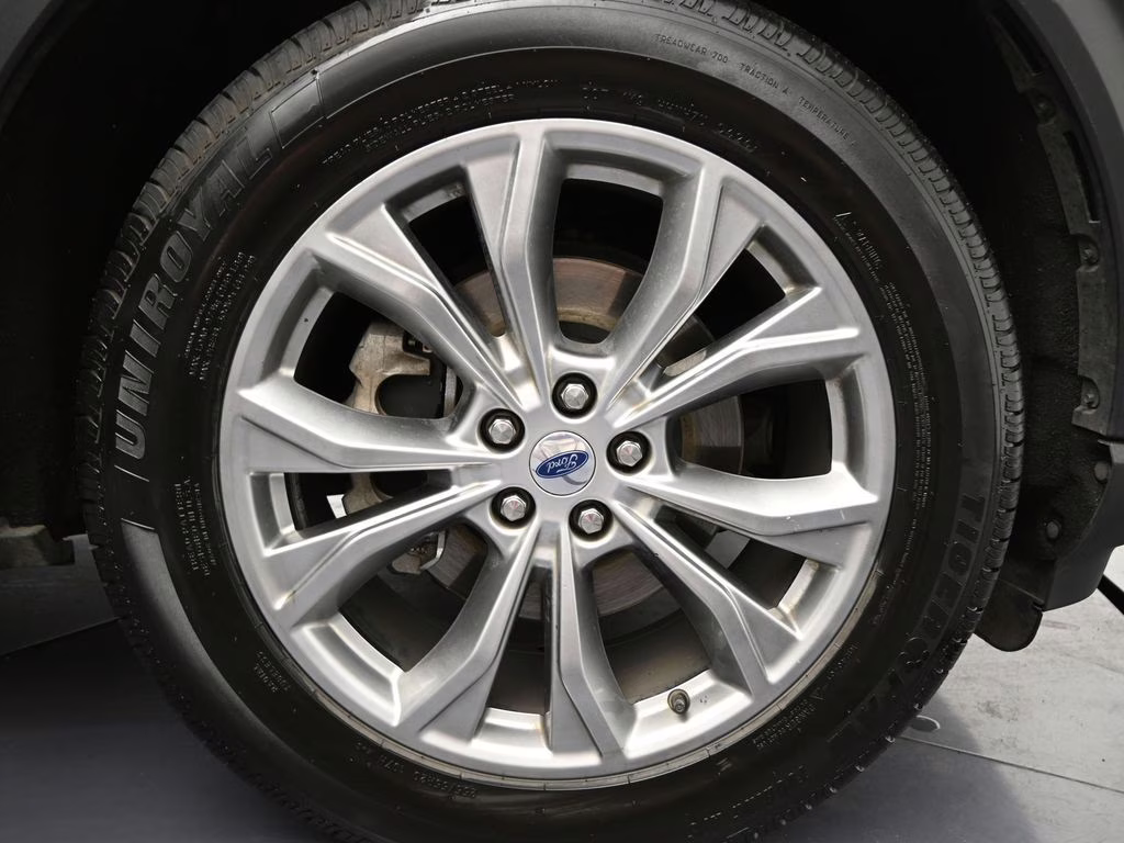 2022 Black Metallic Ford Explorer XLT RWD SUV