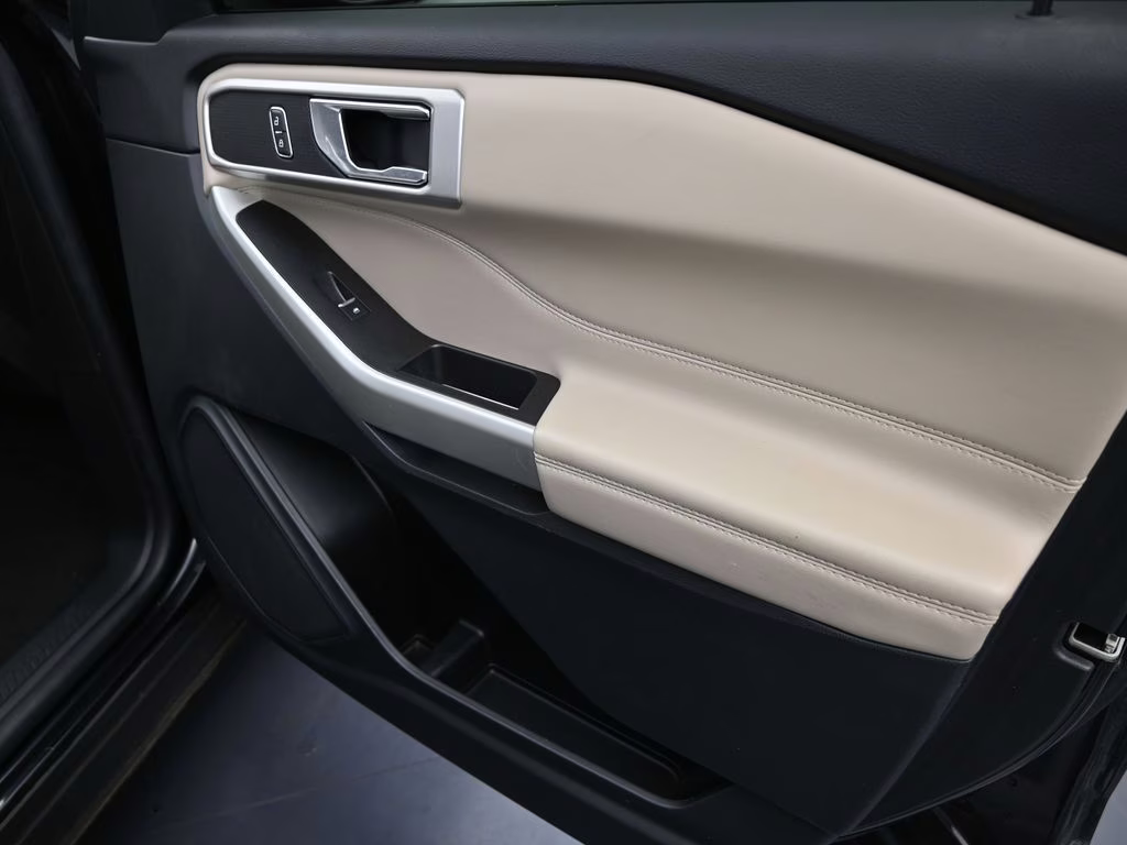 2022 Black Metallic Ford Explorer XLT RWD SUV