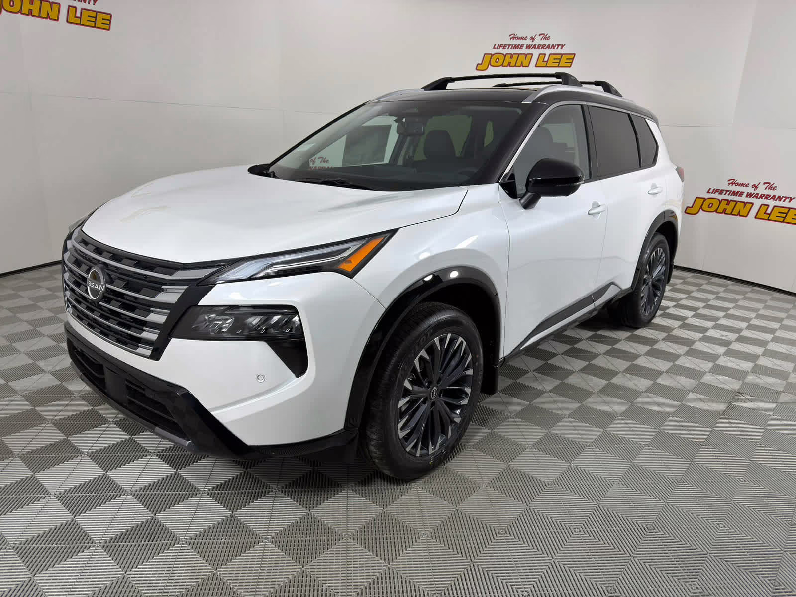 2026 Everest White Pearl/Super Black Nissan Rogue Platinum AWD SUV