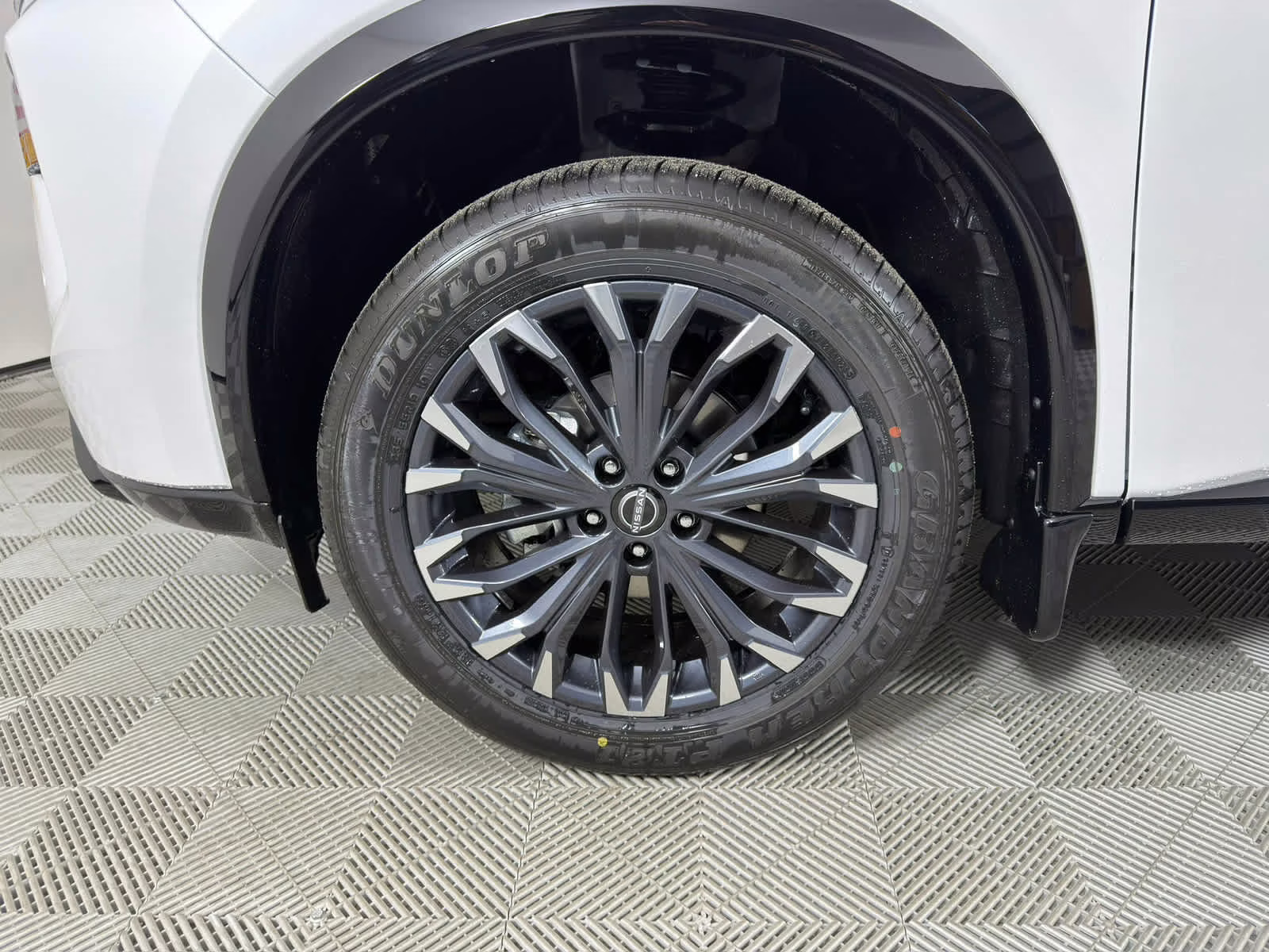 2026 Everest White Pearl/Super Black Nissan Rogue Platinum AWD SUV