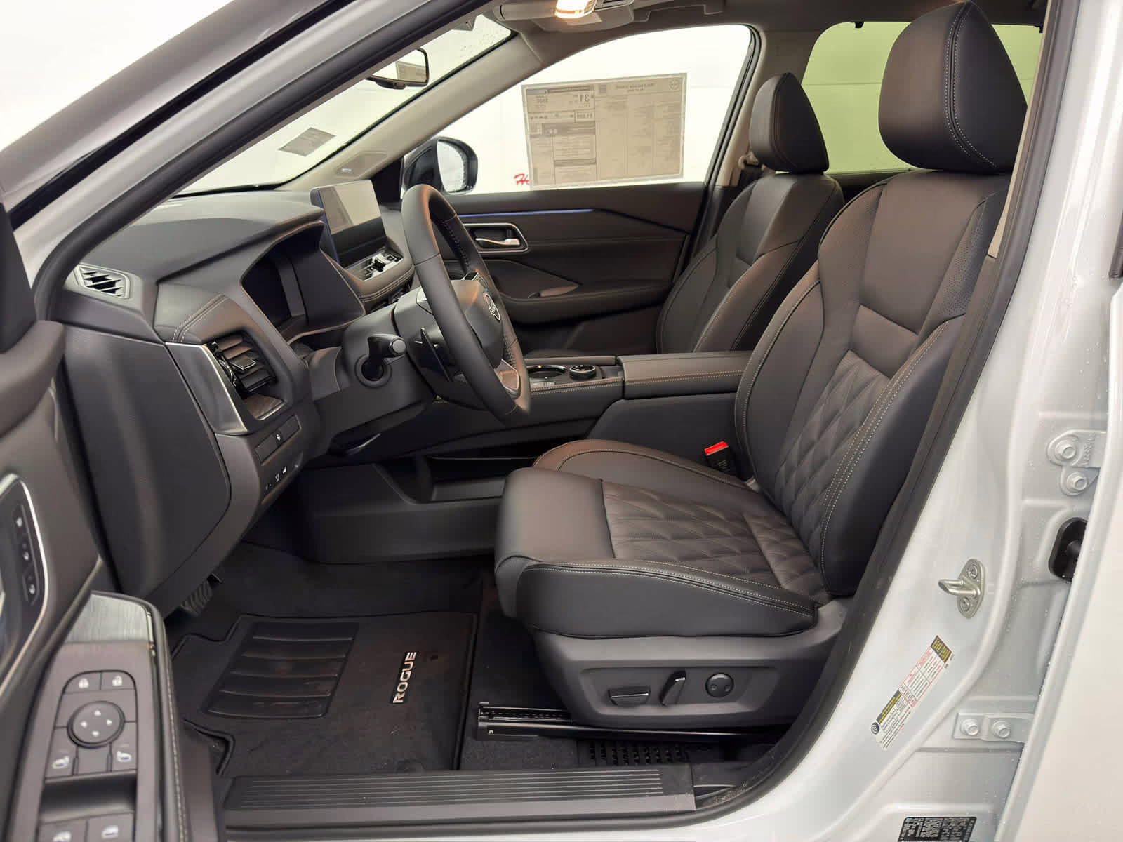 2026 Everest White Pearl/Super Black Nissan Rogue Platinum AWD SUV